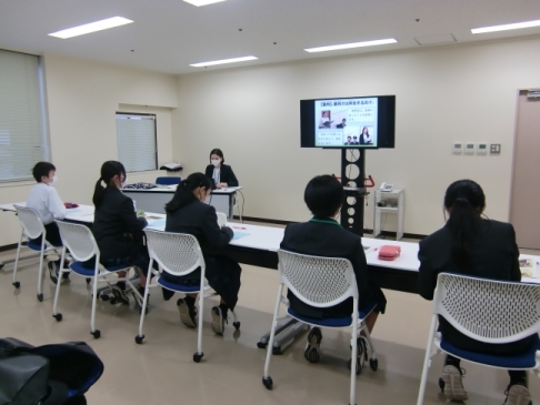 移動教室の様子（鳴峰中学校の皆さん）