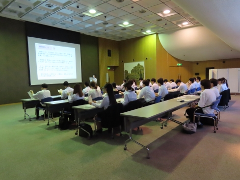 移動教室の様子（東京法律公務員専門学校仙台校の皆さん）